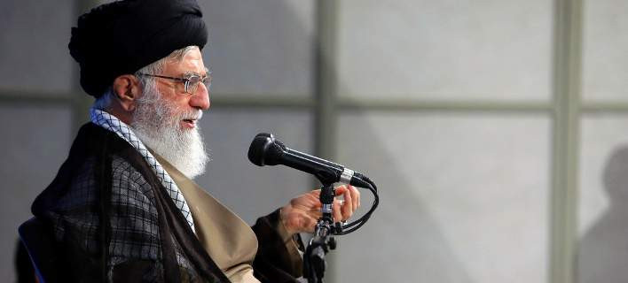 Ο ανώτατος ηγέτης του Ιράν κουνάει το δάχτυλο στις ΗΠΑ: Μην κάνετε «λάθος κίνηση» αναφορικά με τη συμφωνία για το πυρηνικό πρόγραμμα αλλιώς…